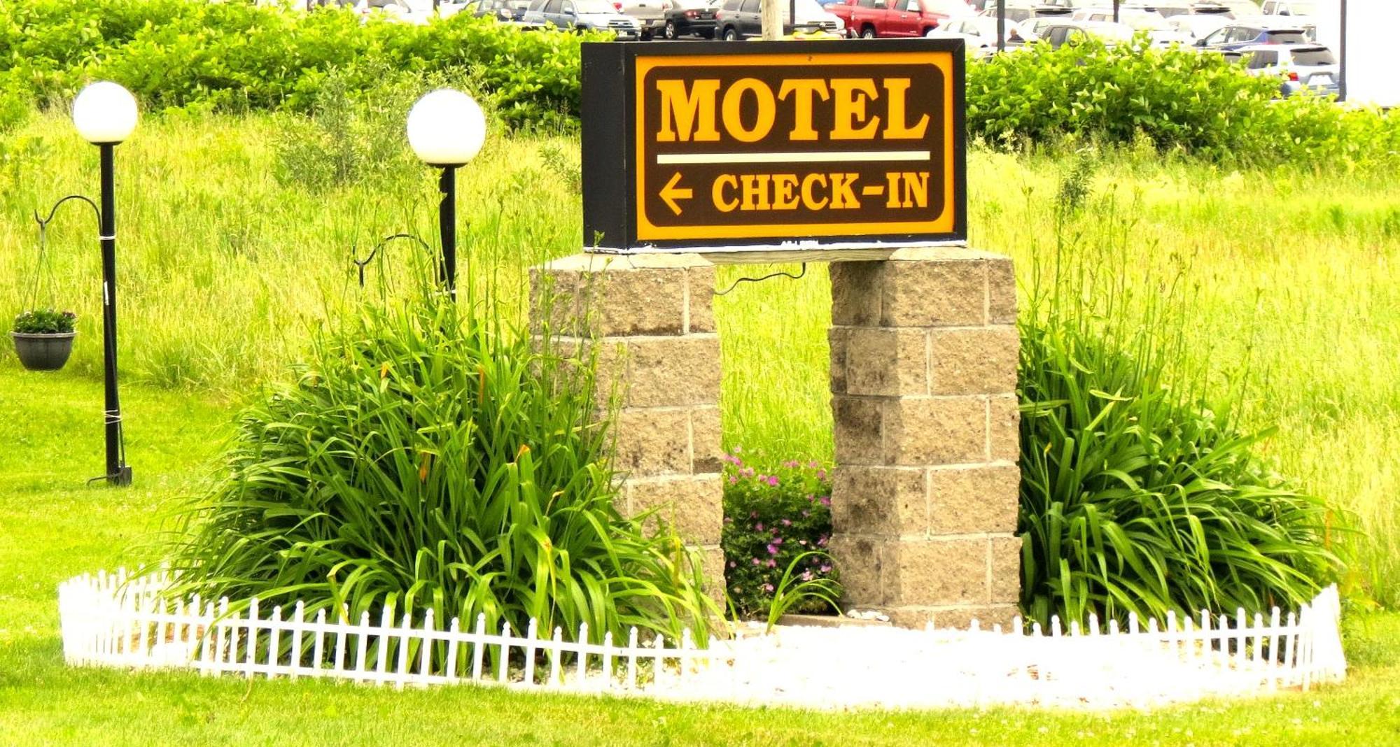 Budget Host Airport Inn ウォータービル エクステリア 写真