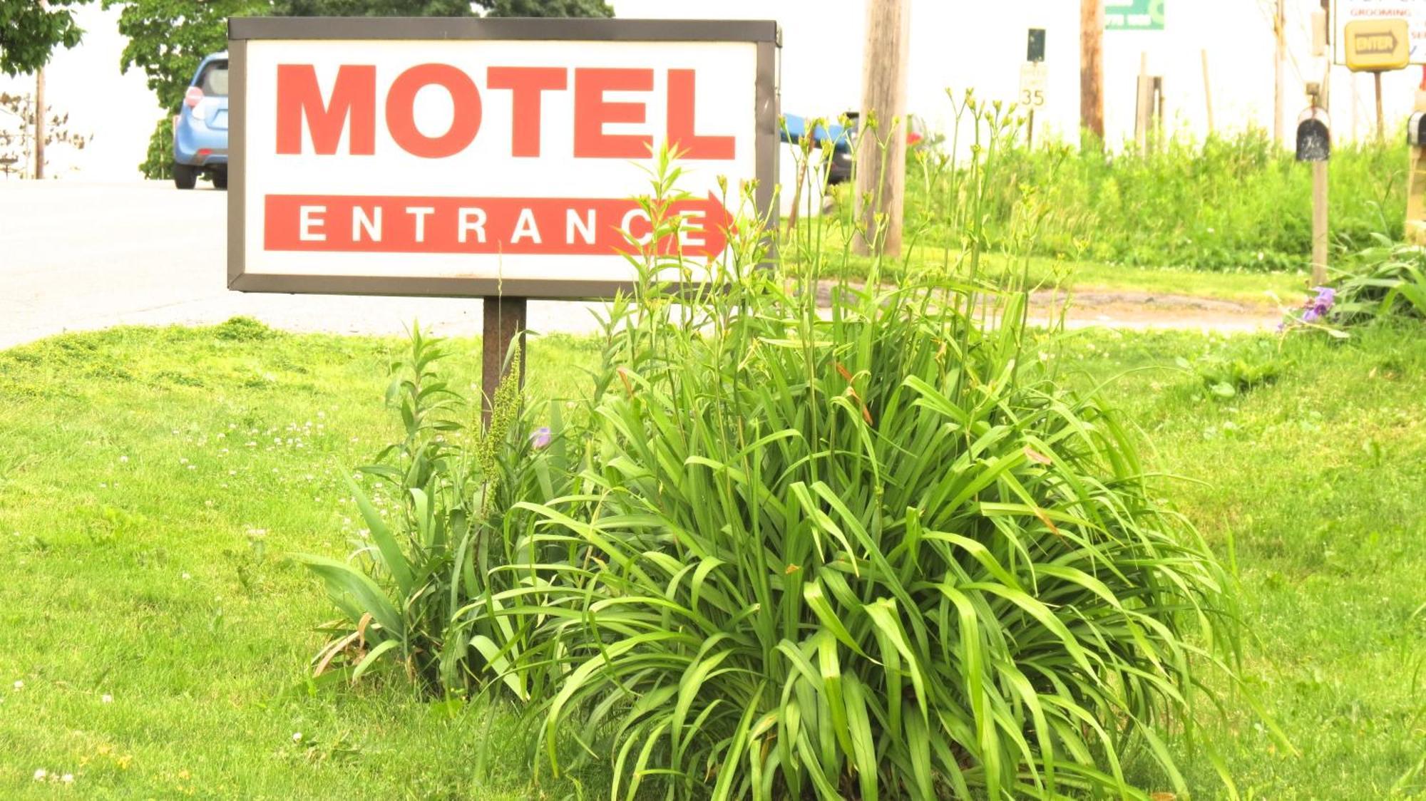 Budget Host Airport Inn ウォータービル エクステリア 写真