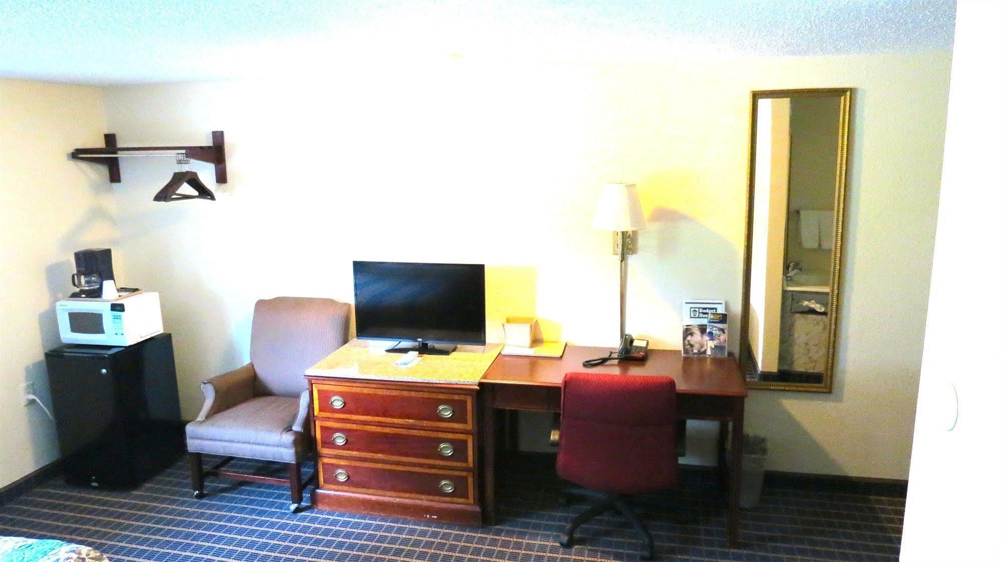 Budget Host Airport Inn ウォータービル エクステリア 写真